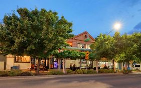 Broadway Hotel